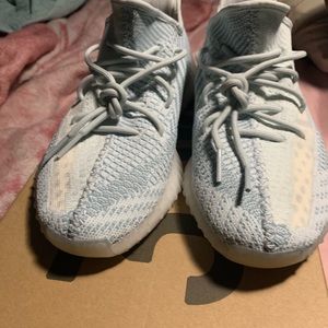 Yeezy 350 boost v2 cloud
